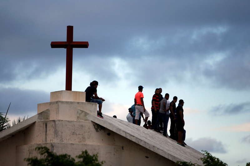 Illustration for article titled Striking Images From Oscar Taveras's Funeral In The Dominican Republic